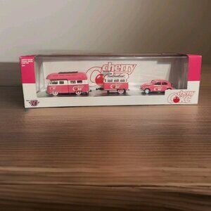 M2 Machines 59 VW Double Cab Truck USA Model & 53 VW Beetle Deluxe Cherry Coke